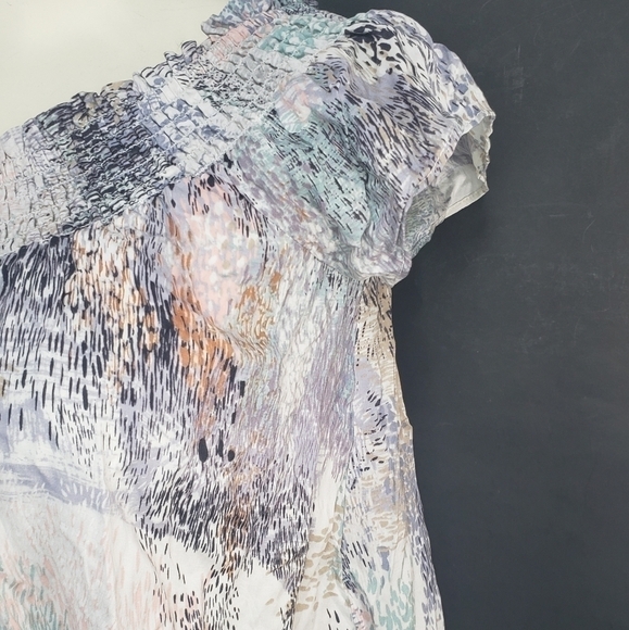 Aritzia Talula Short Sleeve Patterned Blouse - Picture 7 of 8